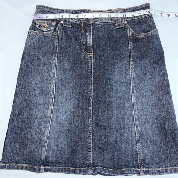 Contrast Denim Knee Length Skirt - Picture 3 of 9